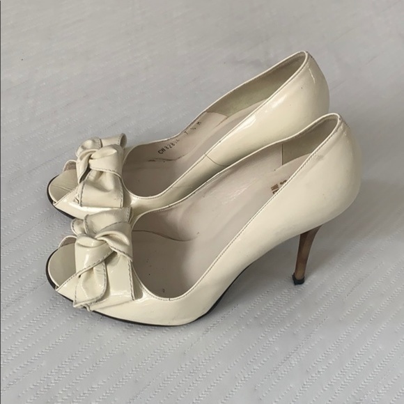 Stuart Weitzman heels with bows - Picture 5 of 8